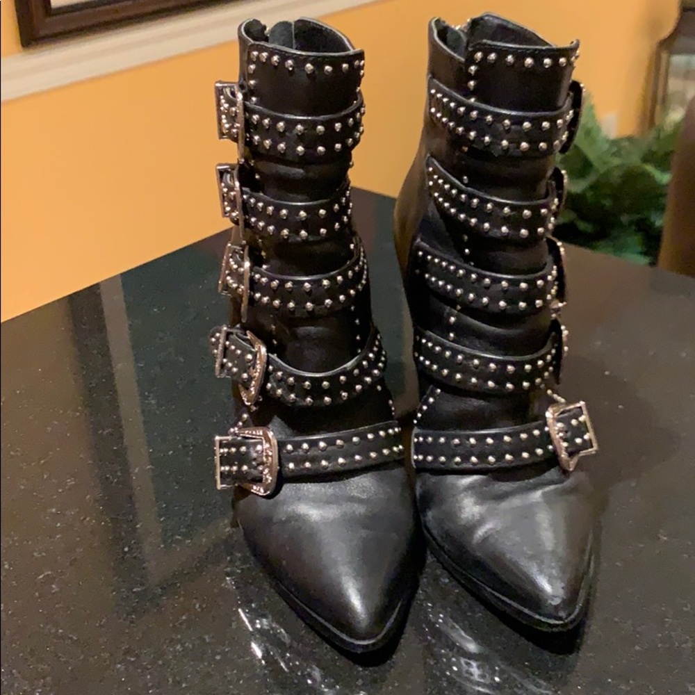 Steve Madden Boots ✨ SOLD